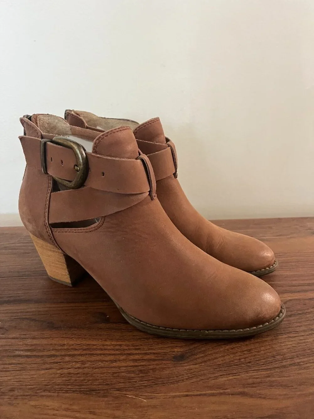 Vionic RORY Buckle Ankle Heeled Leather Booties sz 8.5 Boho Fall Comfort Country